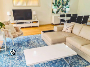 Coastal Vibe, 4 beds Short Walk to the Beach